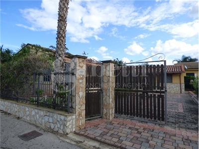 Villa bifamiliare in Via Dei Normanni, 22, Campofelice di Roccella (PA)