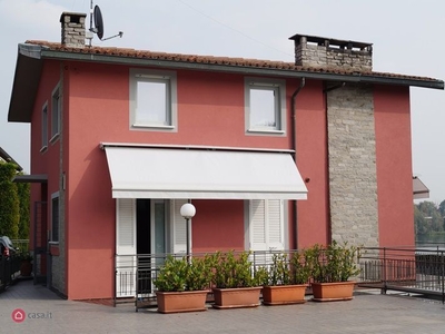 Villa in Affitto in Via Ponzello a Sesto Calende