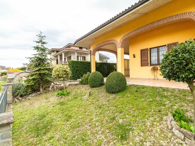 Villa in vendita a Belvedere Langhe Cuneo