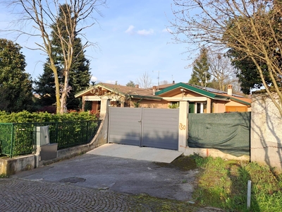 Villa in vendita a Briosco Monza Brianza Capriano