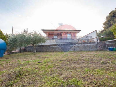 Villa in Via Aci Castello, Pedara, 5 locali, 2 bagni, giardino privato
