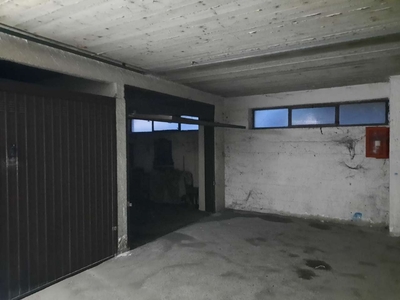 Box / Garage in vendita a Nola