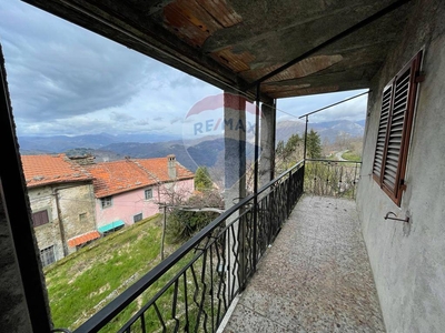 Casa indipendente con terrazzo, Bagni di Lucca crasciana