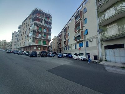 Quadrilocale in Via Cappellini in zona c. Storico: Duomo, Via Garibaldi, C.so Cavour a Messina