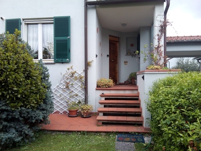 Villa a schiera in ottime condizioni in zona Ponzano Madonnetta a Santo Stefano di Magra