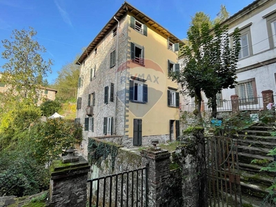 Villa con terrazzo, Bagni di Lucca ponte a serraglio