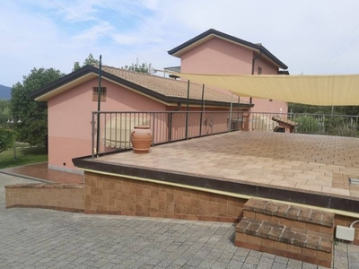 Villa in ottime condizioni in zona Molicciara a Castelnuovo Magra