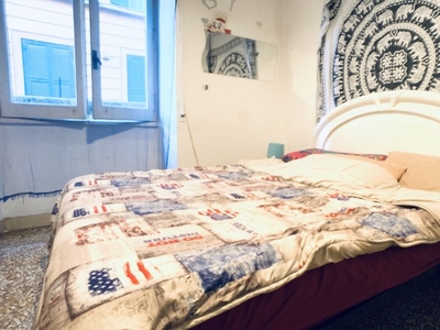 Accogliente camera in appartamento con 4 camere da letto a Ostiense, a Roma