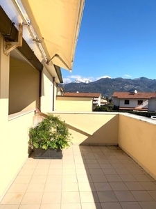 Appartamento a Pietrasanta, 5 locali, 2 bagni, arredato, 100 m²