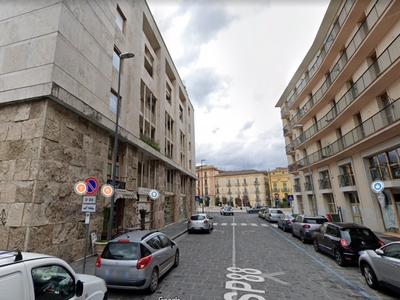 Appartamento in Affitto a Avellino, 820€, 120 m²