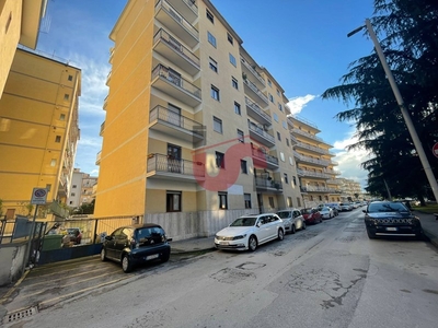 Appartamento in Affitto a Benevento, zona Mellusi/Atlantici, 550€, 120 m²