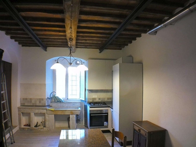 Appartamento in Affitto a Carrara Via Lorenzo Bartolini, 54033