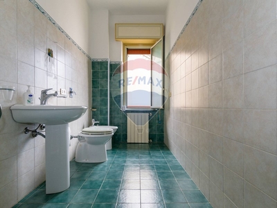 Appartamento in Affitto a Palermo, zona Notarbartolo, 1'100€, 170 m²