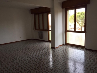 Appartamento in Affitto a Pisa, 870€, 107 m², arredato