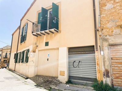 Appartamento in Vendita a Agrigento, 275'000€, 260 m²
