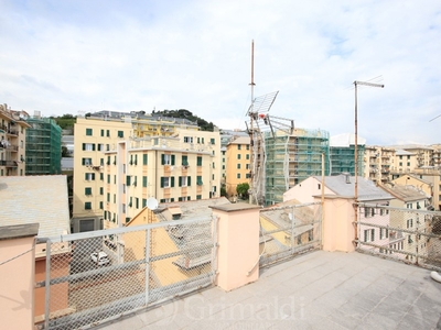 Appartamento in Vendita a Genova, 118'000€, 84 m²
