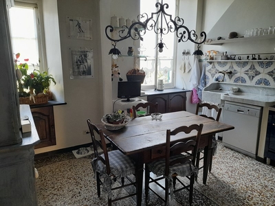 Appartamento in Vendita a Genova, zona Carignano, 230'000€, 198 m²