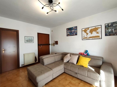 Appartamento in Vendita a Massa, zona Romagnano, 200'000€, 98 m²