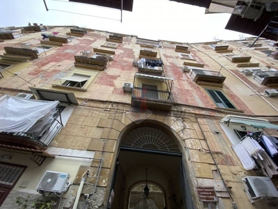 Appartamento in Vendita a Napoli Montecalvario / San Giuseppe