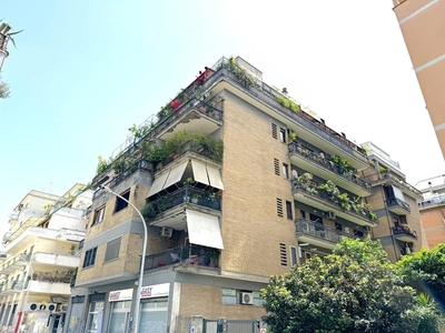 Appartamento in Vendita a Roma, zona Appio Latino, 795'000€, 185 m²