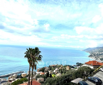 Appartamento in Vendita in Strada Statale 1 a Camogli