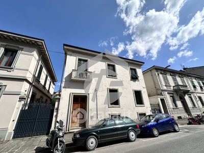 Appartamento in Vendita in Via Frà Paolo Sarpi 40 a Firenze