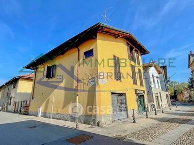 Appartamento in Vendita in Via Isonzo a Lonate Pozzolo
