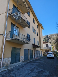 Appartamento in Via Padre Francesco Borghero 33, Ronco Scrivia, garage