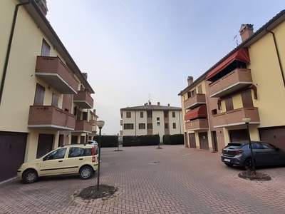 Bilocale in Vendita a Ferrara, zona San Martino, 79'000€, 40 m², arredato