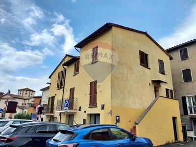 Bilocale in Vendita a Perugia, zona Castel del Piano Umbro, 60'000€, 55 m², arredato
