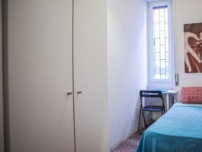 Camera arredata in appartamento con 6 camere da letto a Ostiense, a Roma
