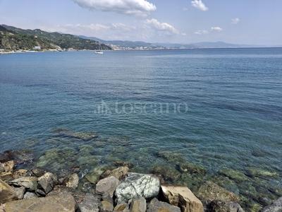 Casa a Arenzano in Arenzano piazza degli Ulivi 46