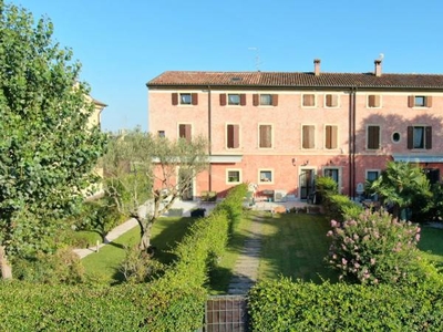 Villa in Vendita a Prato San Giorgio a Colonica