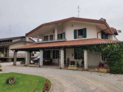Casa Bi/Trifamiliare in Vendita in Via Ampezzon a Villanova di Camposampiero
