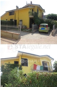 Casa Bi/Trifamiliare in Vendita in Via Mazzone 24 a Fucecchio