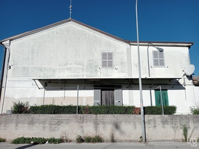 Casa di paese 5 locali di 90 m² in San Costanzo