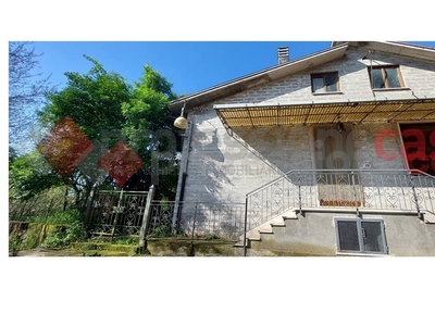 Casa indipendente con giardino a Arpino