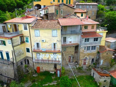 Casa indipendente con giardino in via l. alborno 101b, Ventimiglia