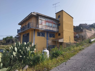 Casa indipendente in CONTRADA PERCIATA, Nissoria, 7 locali, 1 bagno