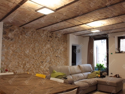 Casa Indipendente in Vendita a Isernia, 85'000€, 125 m²