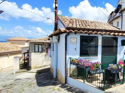 Casa indipendente in vendita a Pizzo Centro Storico