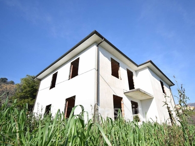 Casa indipendente in Vendita in Via Belvedere a Diano Arentino