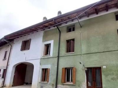 Casa indipendente in Via dei Castelli, Pozzuolo del Friuli, 8 locali