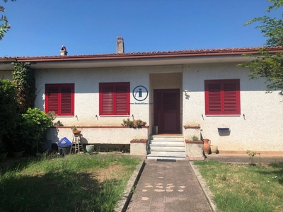 Casa indipendente in Via Terragrande, Caserta, 8 locali, 3 bagni