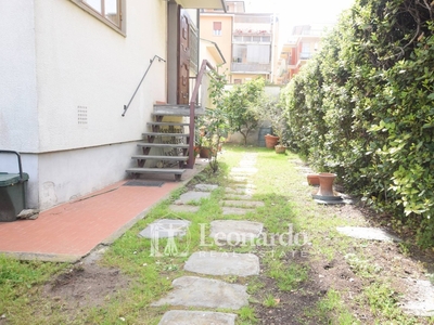Casa semindipendente in Via Baracca, Viareggio, 8 locali, 2 bagni