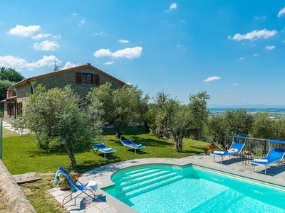 Casale Toscana Cortona Val di Chiana villa privata piscina esclusiva scala romana parco bosco