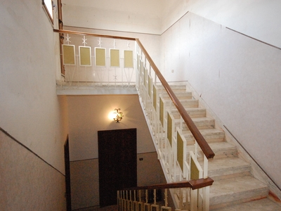 Galatina (Le) - Appartamento al primo piano con terrazzino a livello ed area solare di pertinenza.