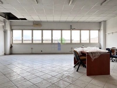 Ufficio in Vendita a Livorno, zona Picchianti, 70'000€, 98 m²