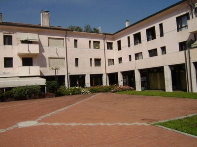 Negozio in Vendita a Castelfranco Veneto Castelfranco Veneto - Centro