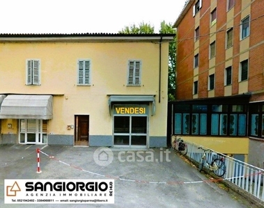 Negozio/Locale commerciale in Vendita in Strada Langhirano 2 a Parma